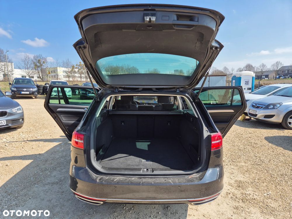 Volkswagen Passat Variant 2.0 TDI SCR DSG (BlueM Tech) Comfortline - 9