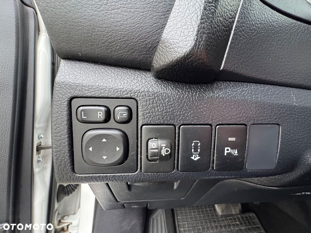 Toyota Auris 1.8 HSD Luna - 25