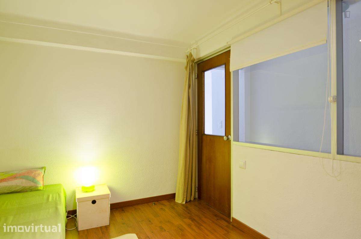 Quarto - localizado em Anjos Lisbon - Grande imagem: 5/26