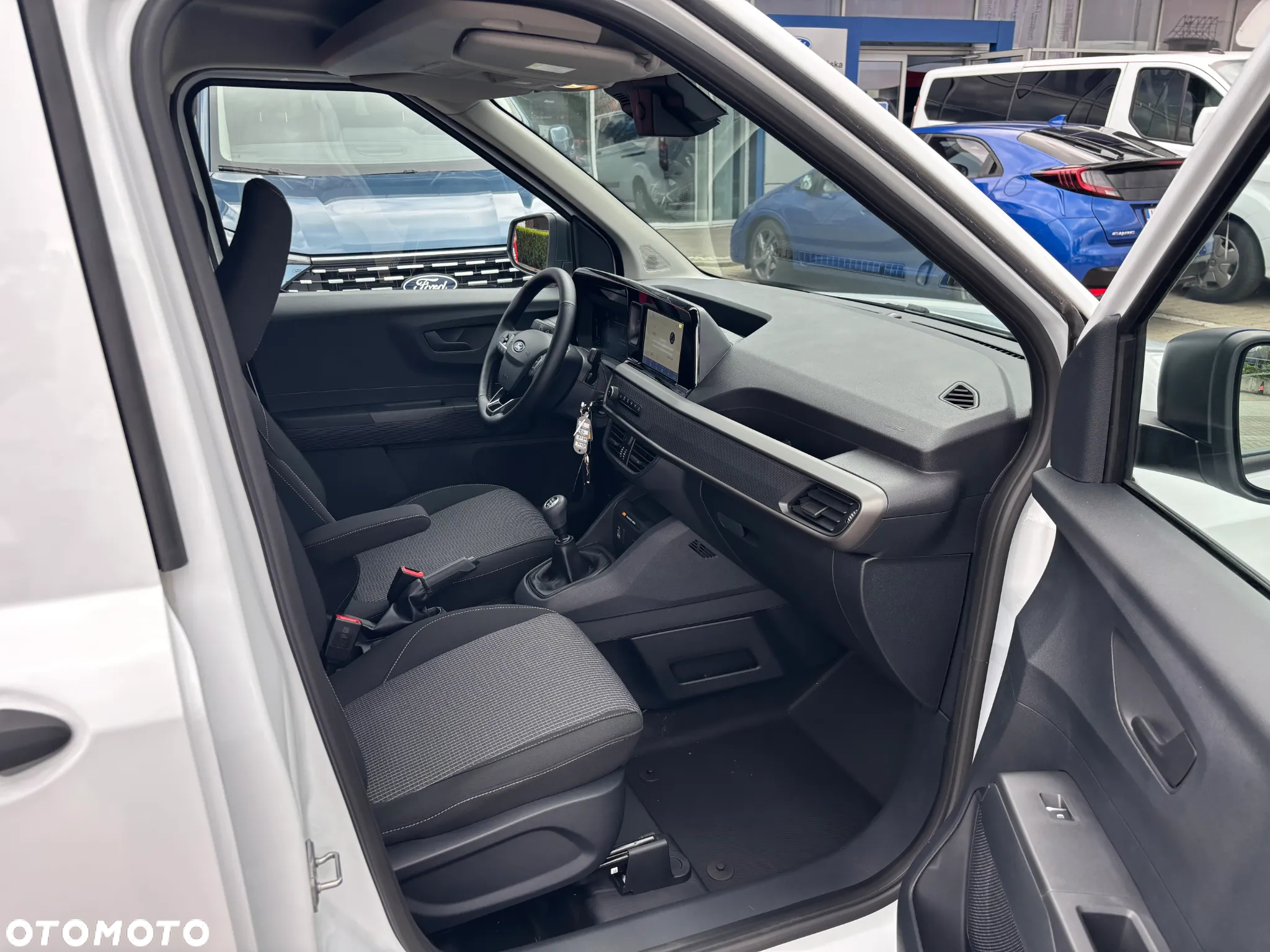 Ford Transit Courier - 20