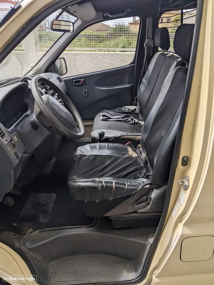 Toyota HiAce 2.4 D LXH12LB - 5