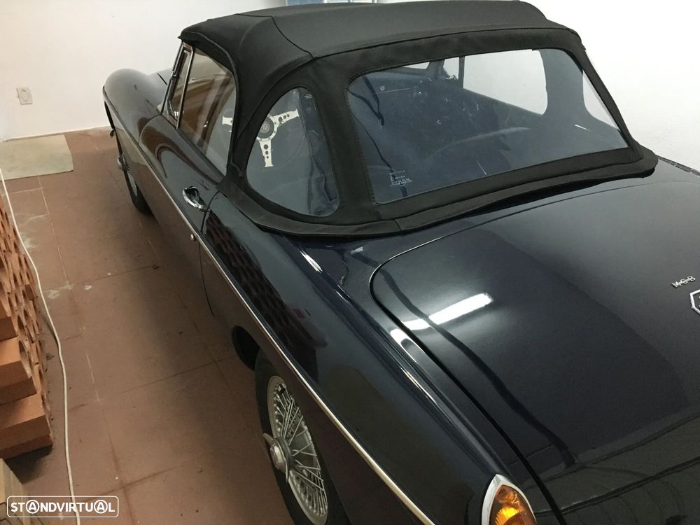 MG MGB - 10