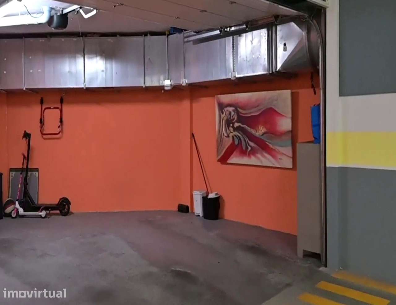 T2 Duplex com varanda e garagem na Amadora - Grande imagem: 2/23
