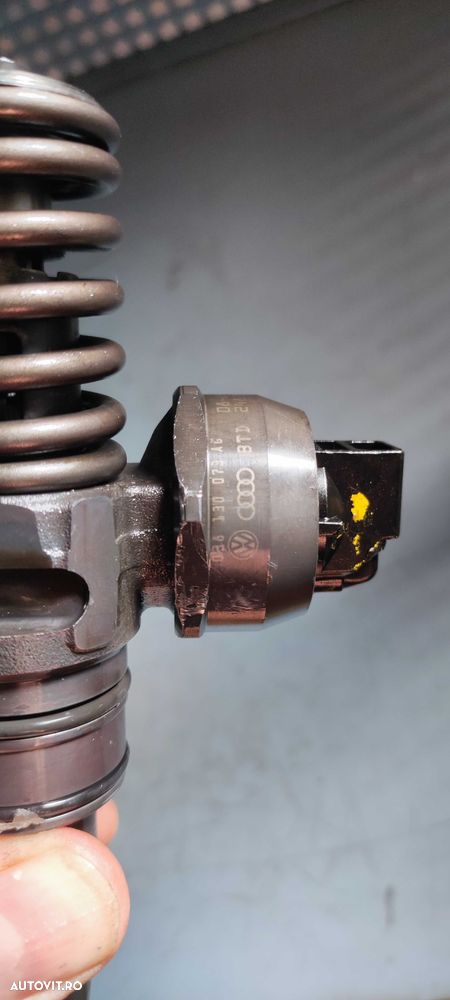 Injector volkswagen vw golf 5 motor BKC cod 038130073AG - 7