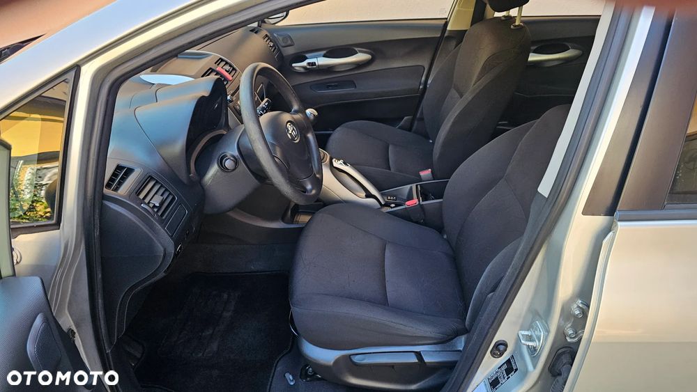 Toyota Auris - 16
