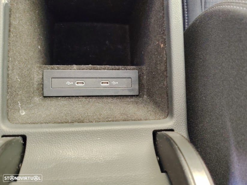 VW Passat Variant 2.0 TDI Business DSG - 29
