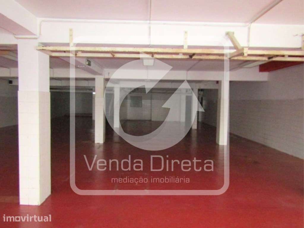 Loja com 151 m² + 179 m² de Logradouro com Grande Potencial na Rua ... - Grande imagem: 4/22