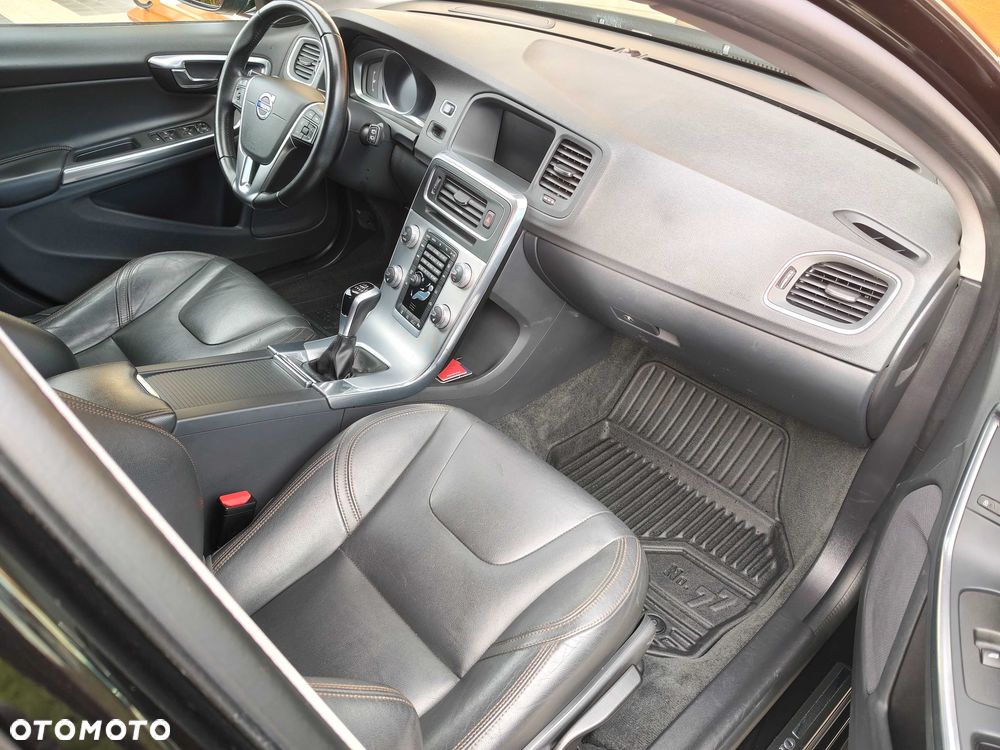 Volvo V60 Cross Country - 8