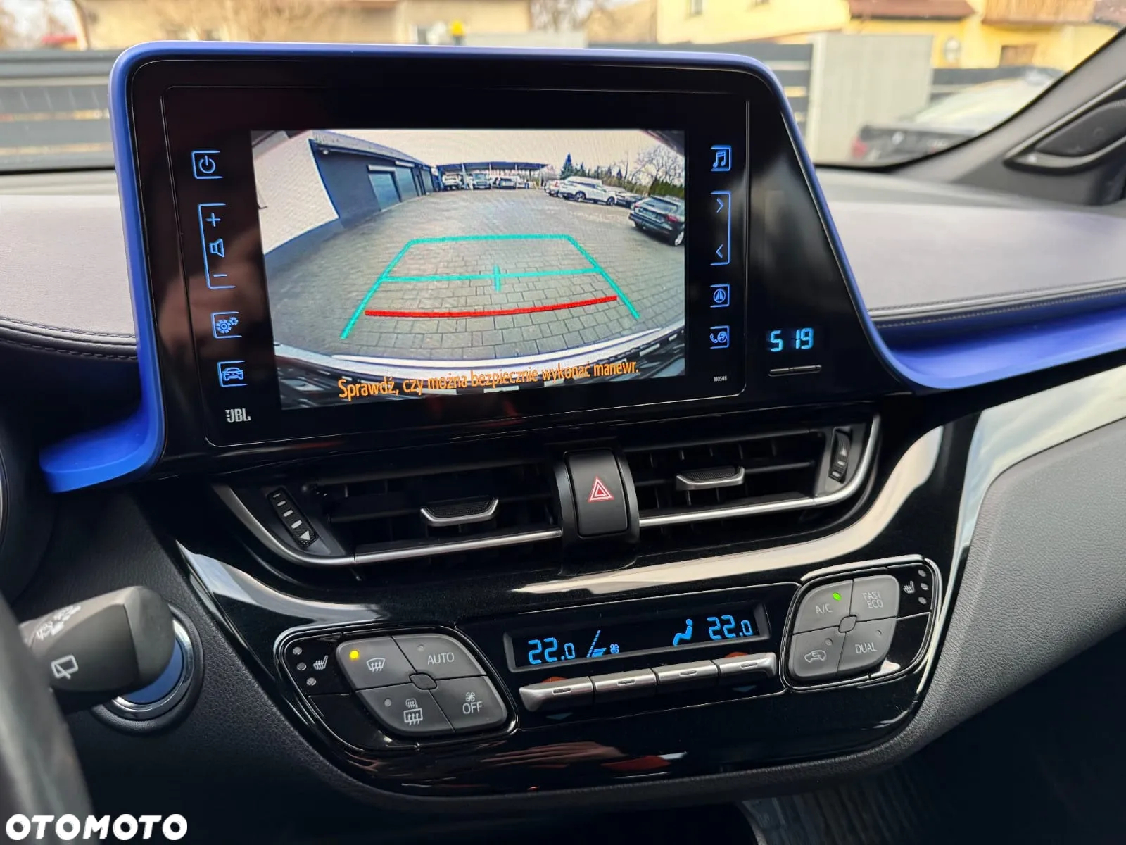 Toyota C-HR 1.8 Hybrid Neon Lime powered by JBL - 14