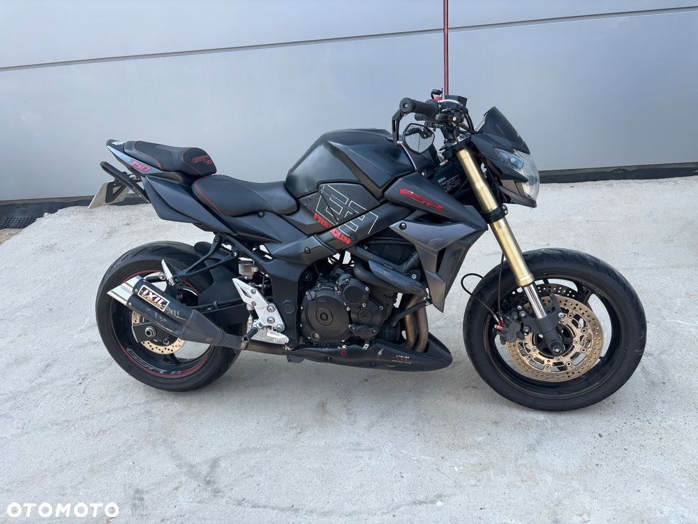 Suzuki GSR - 1