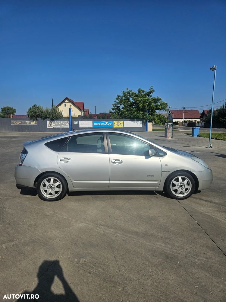 Toyota Prius - 4