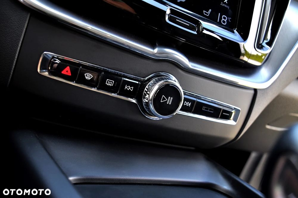 Volvo XC 60 D4 AWD Momentum - 30