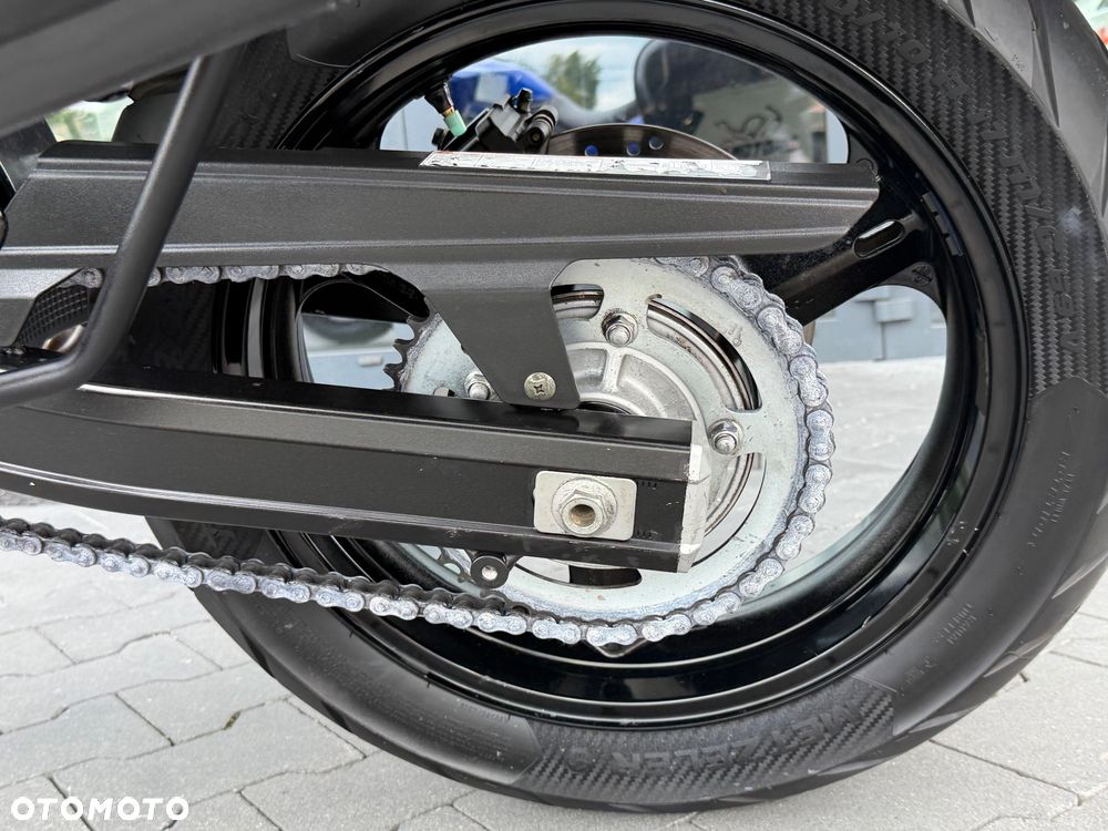 Suzuki V-STROM - 32