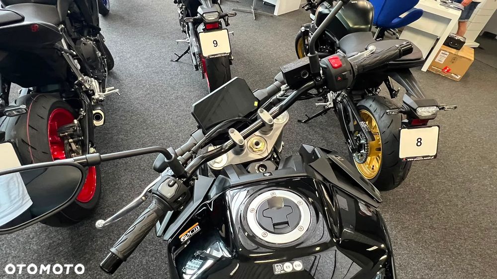 Suzuki GSX - 13