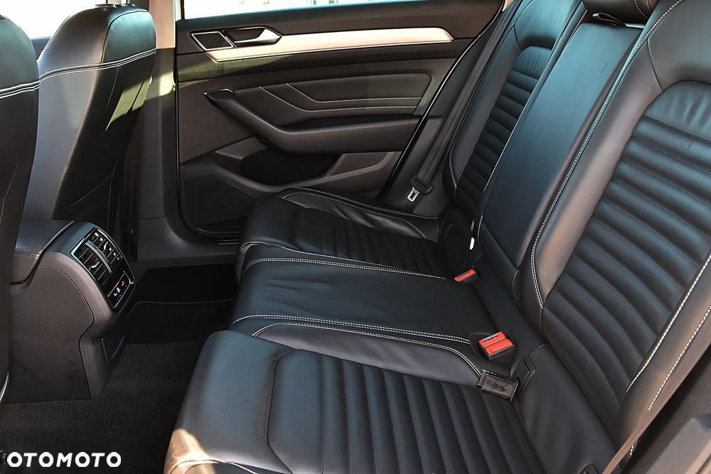 Volkswagen Passat 2.0 TDI 4Mot Elegance DSG - 25