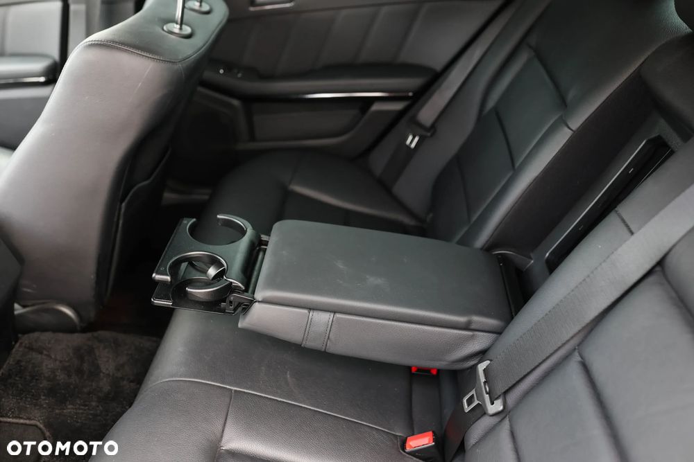Mercedes-Benz Klasa E 350 4-Matic Avantgarde - 32