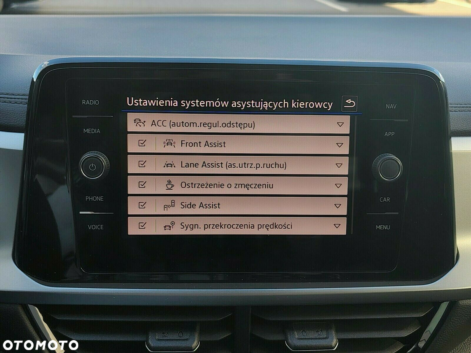 Volkswagen T-Roc - 14
