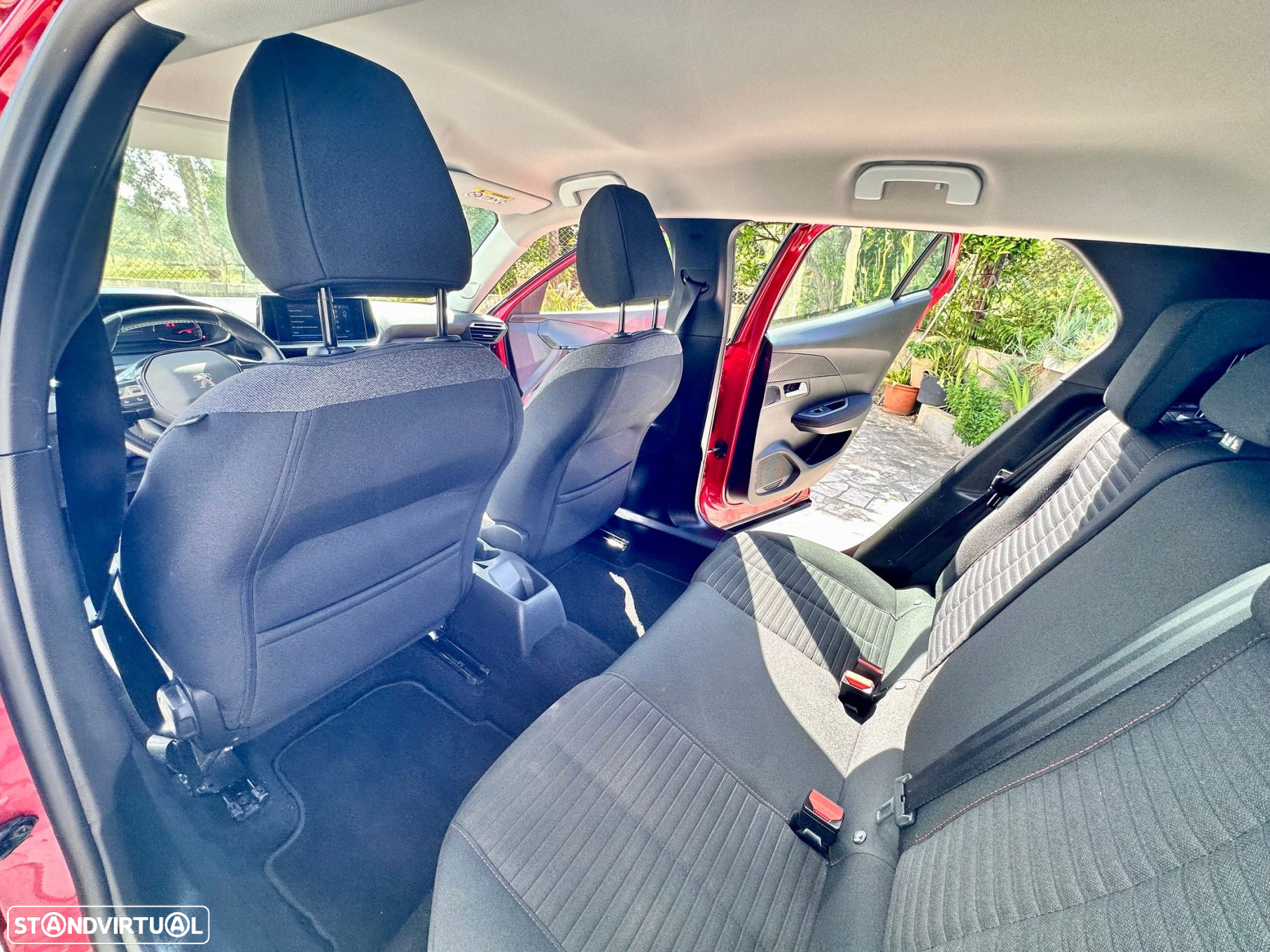 Peugeot 2008 1.2 PureTech Allure - 37