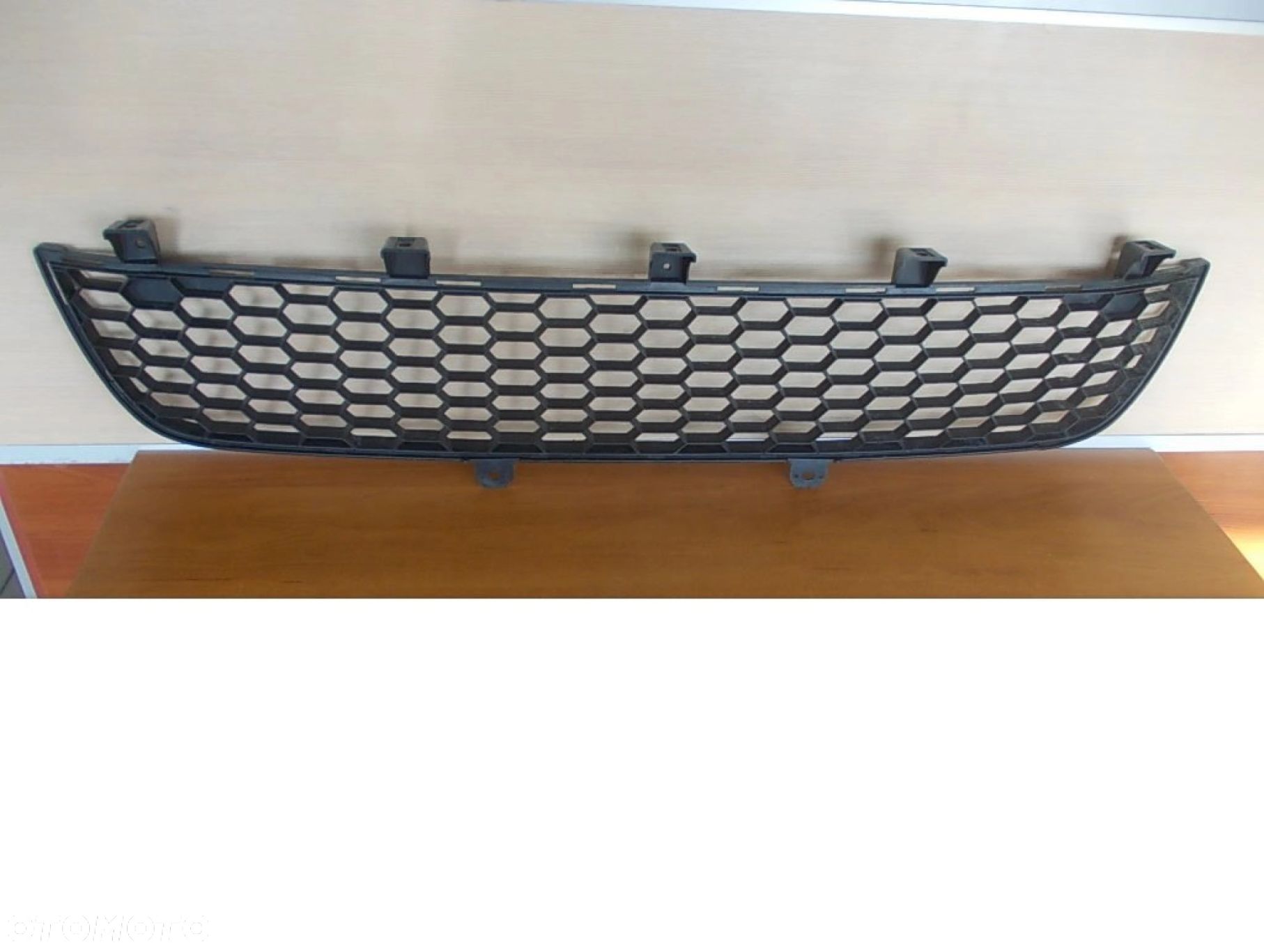 ATRAPA KRATKA W ZDERZAK MITSUBISHI PAJERO 08 - 1