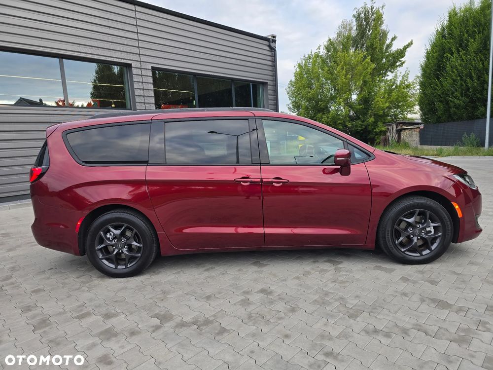 Chrysler Pacifica - 4