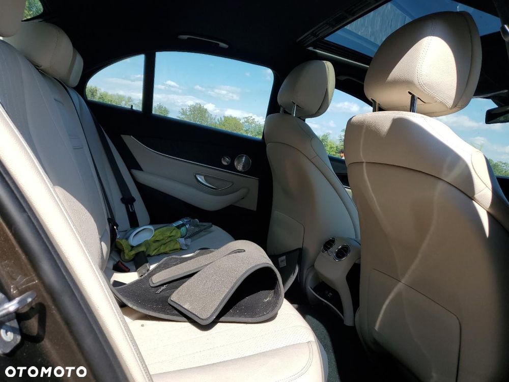 Mercedes-Benz Klasa E 300 9G-TRONIC Exclusive - 9