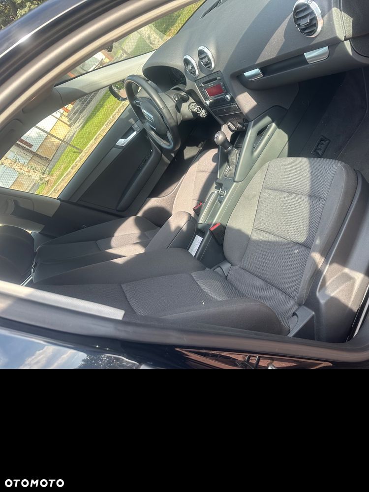 Audi A3 Sportback 1.6 TDI DPF Ambiente - 8