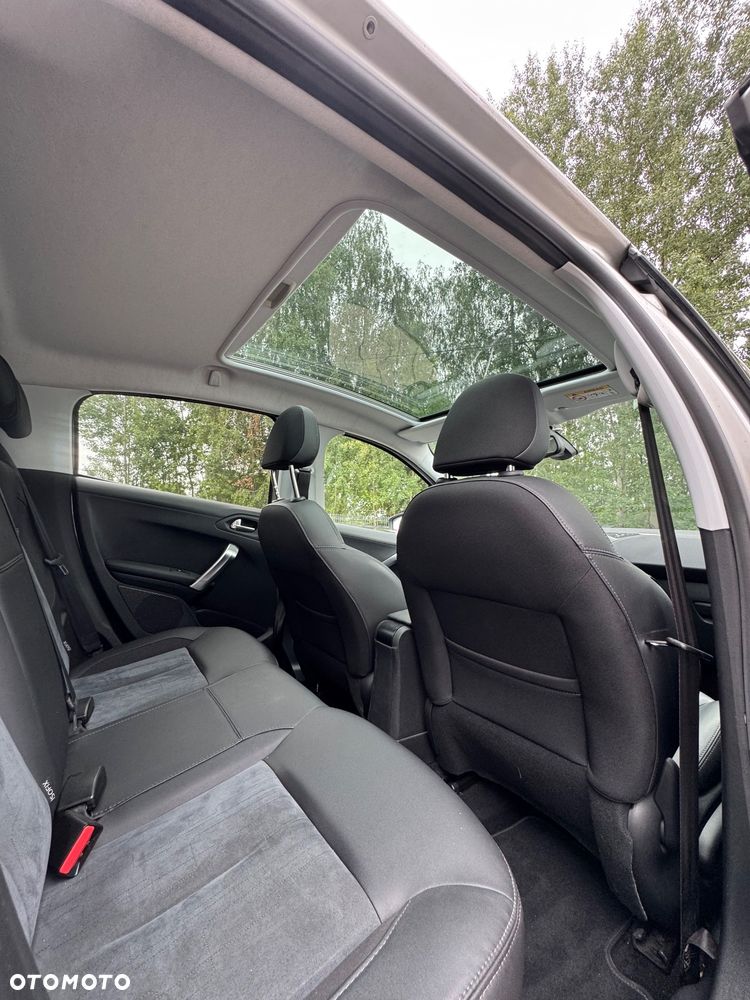 Peugeot 208 1.2 PureTech GPF Signature S&S - 23
