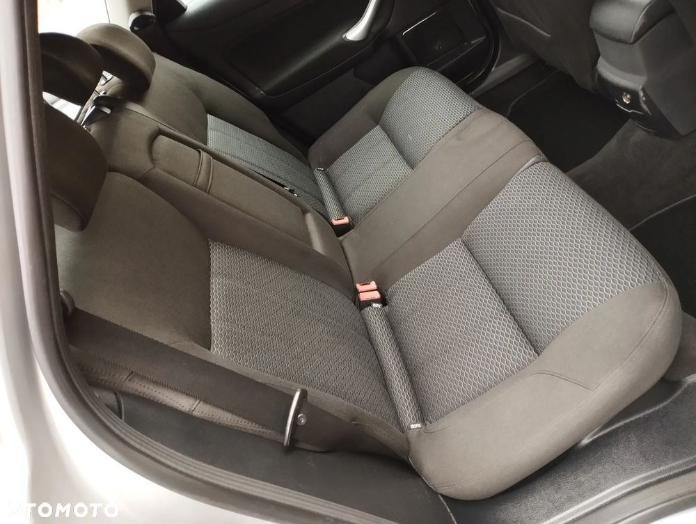 Ford Mondeo 2.0 Ghia - 10