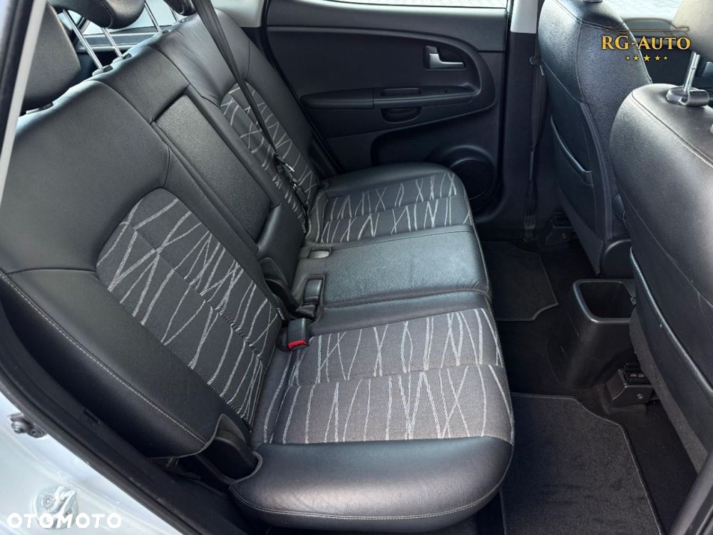 Kia Venga - 32