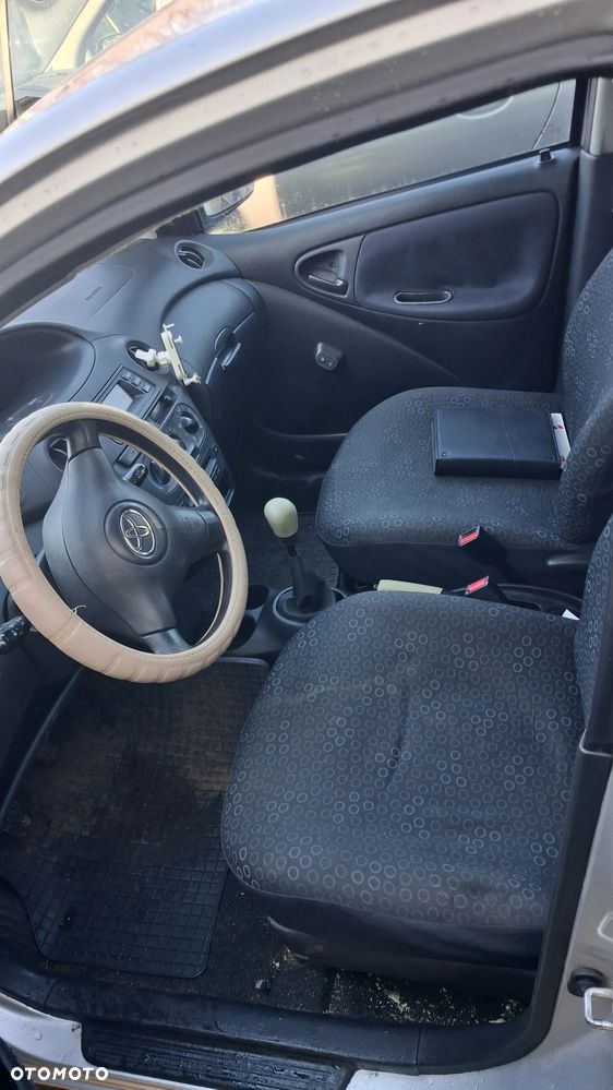 Na części Toyota Yaris I LIFT silnik 1.0 1SZ-FE , 1.3 VVY-i 2SZ-FE lakier 1E7 skrzynia maska zderzak drzwi klapa szyba fotel kanapa lusterko lampa - 10