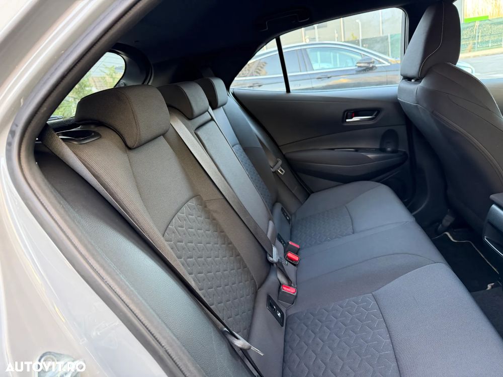 Toyota Corolla 1.8 HSD Business - 25