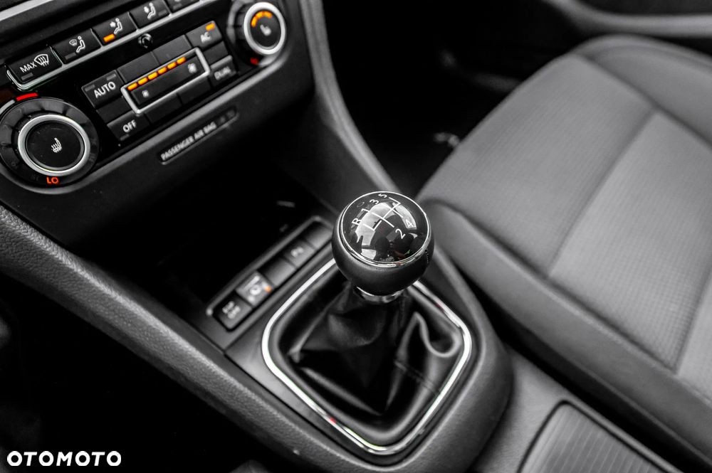 Volkswagen Golf 1.6 Highline - 34