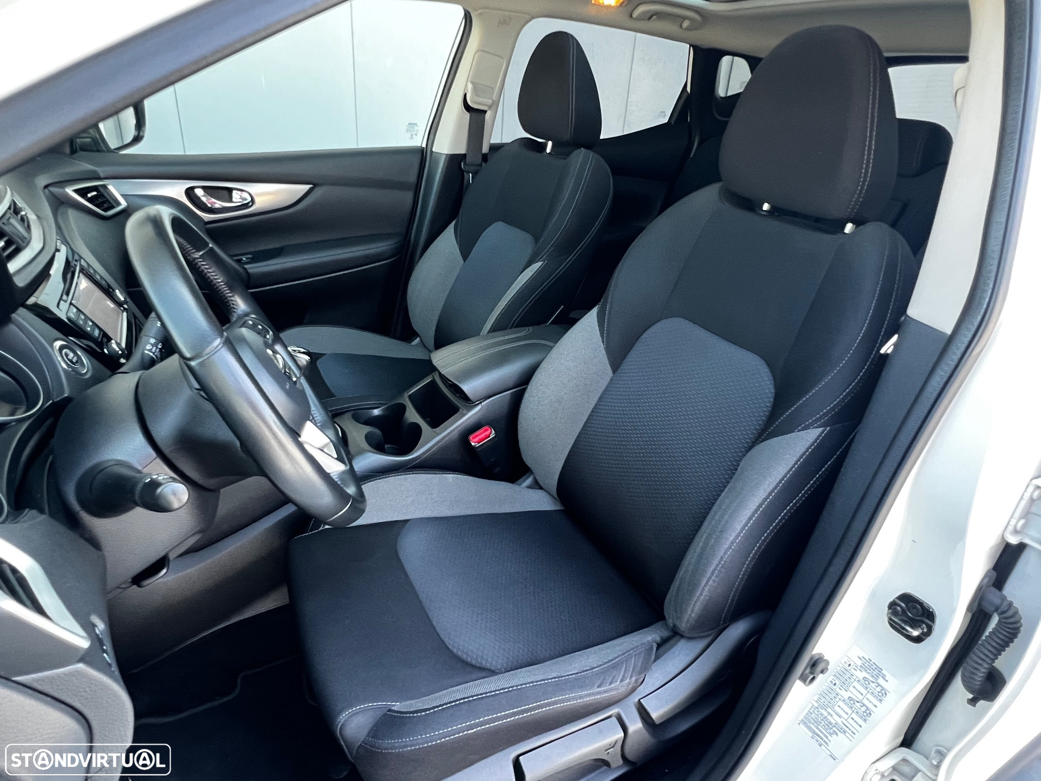 Nissan Qashqai 1.5 dCi N-Connecta J18+Led - 8