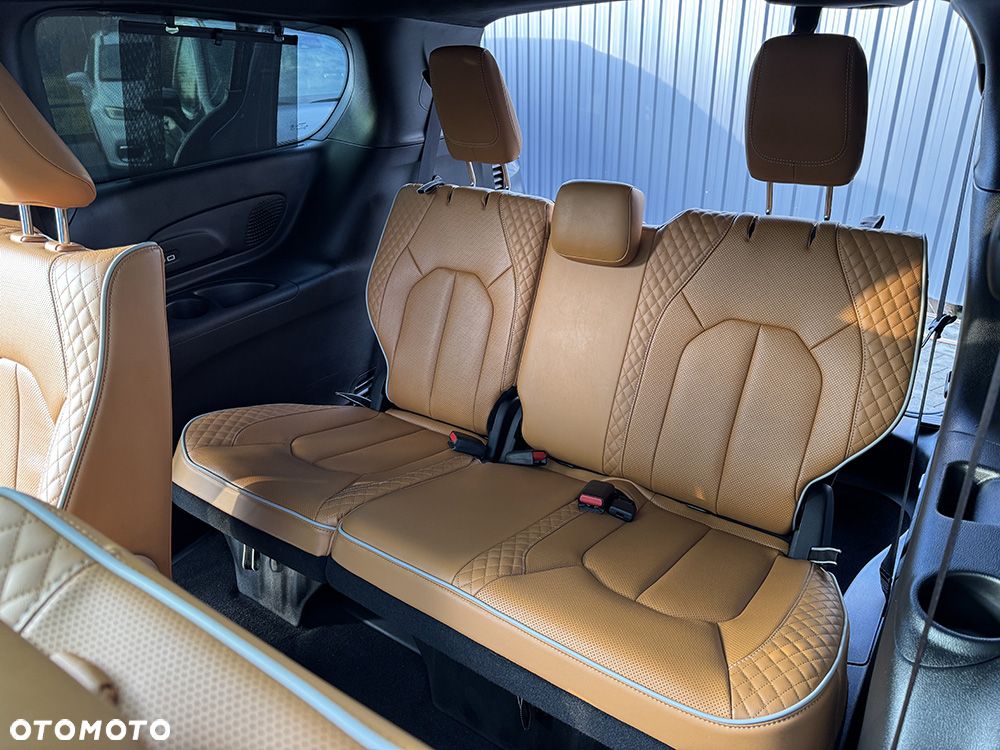 Chrysler Pacifica - 21
