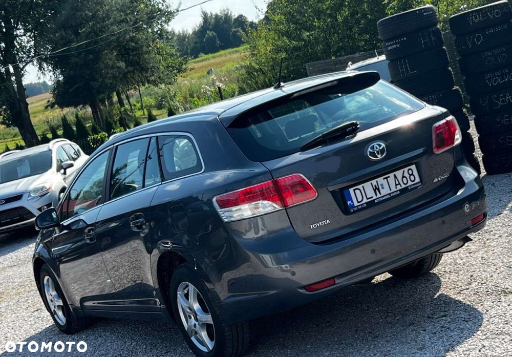 Toyota Avensis 1.8 Sol - 8
