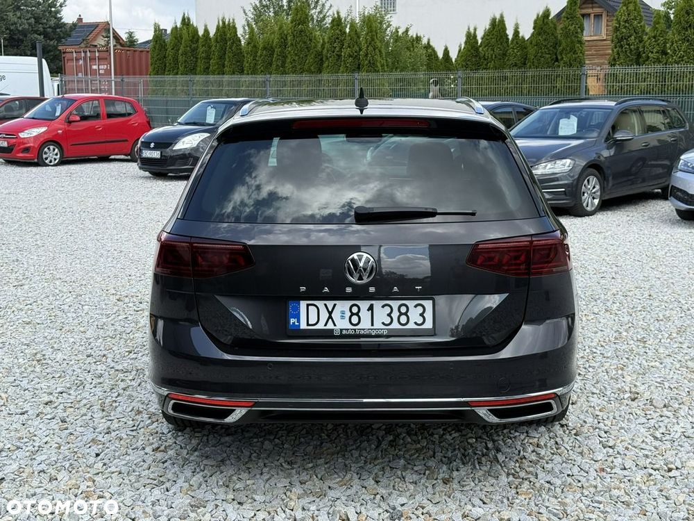 Volkswagen Passat Variant 2.0 TDI SCR DSG Elegance - 8