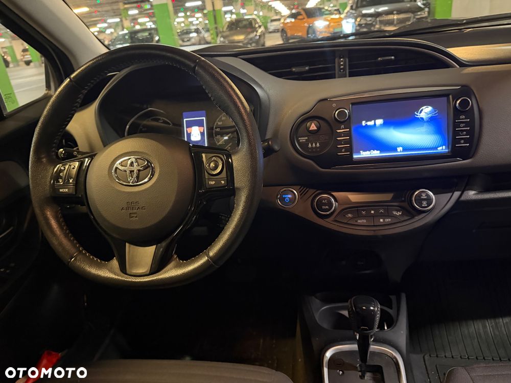 Toyota Yaris Hybrid 100 Premium - 14