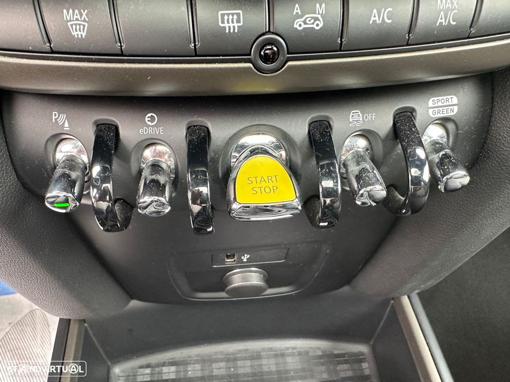 MINI Countryman Cooper SE ALL4 Auto - 31