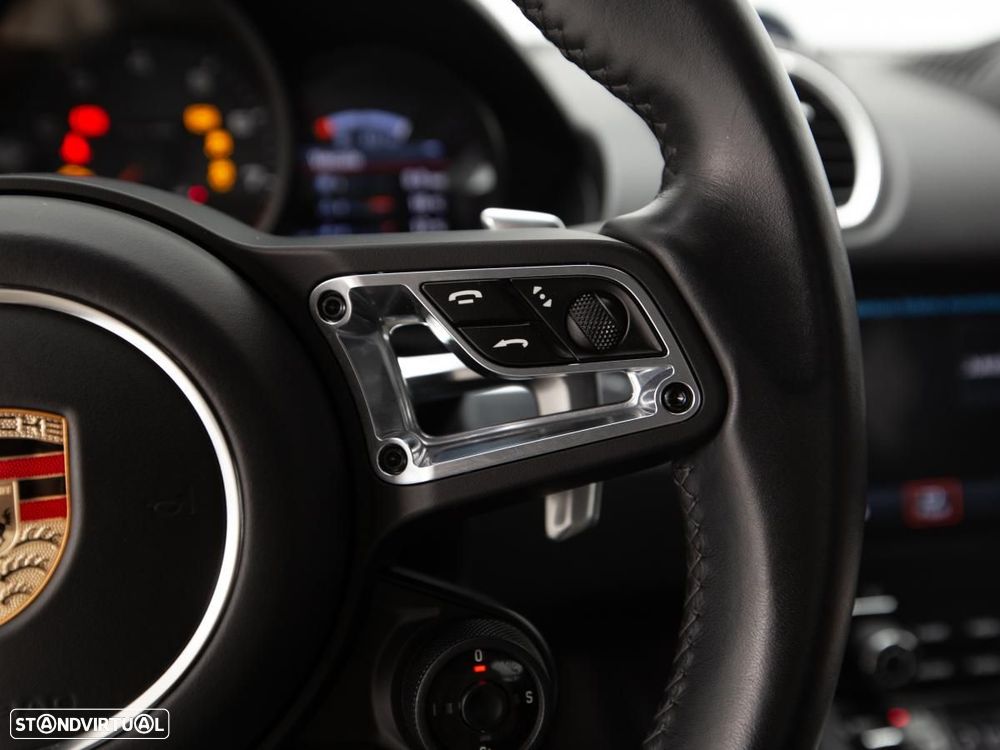 Porsche 718 Cayman - 22