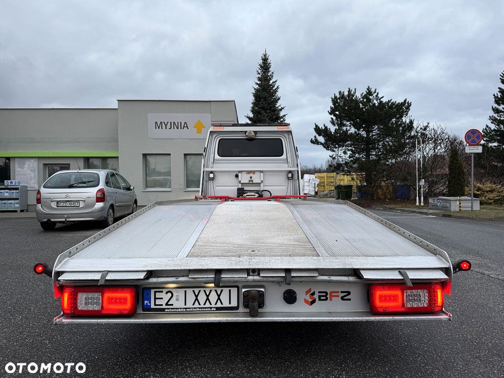 Mercedes-Benz Sprinter - 15