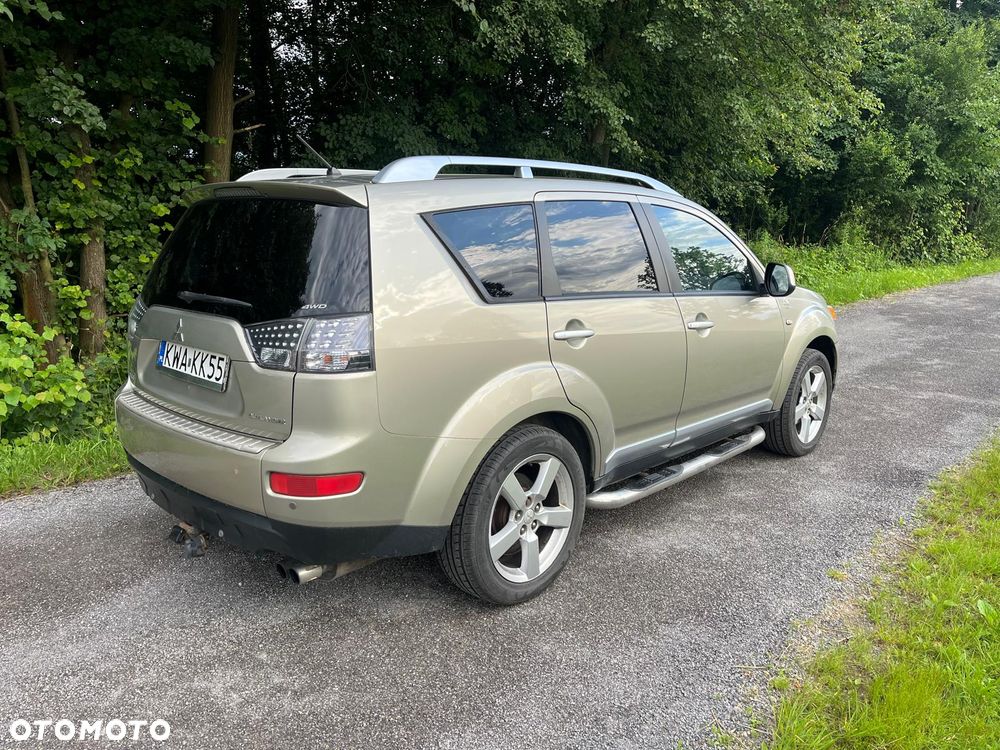 Mitsubishi Outlander 2.0 DID Instyle NAVI - 4