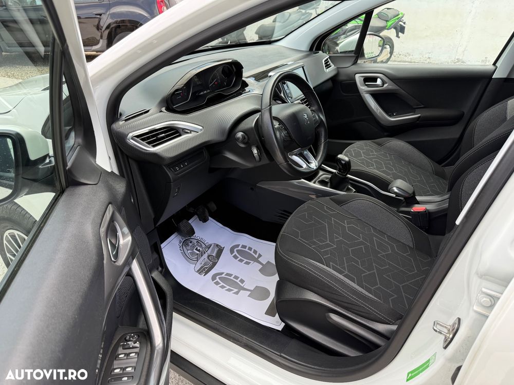 Peugeot 2008 PureTech 130 GPF Stop&Start Signature - 13