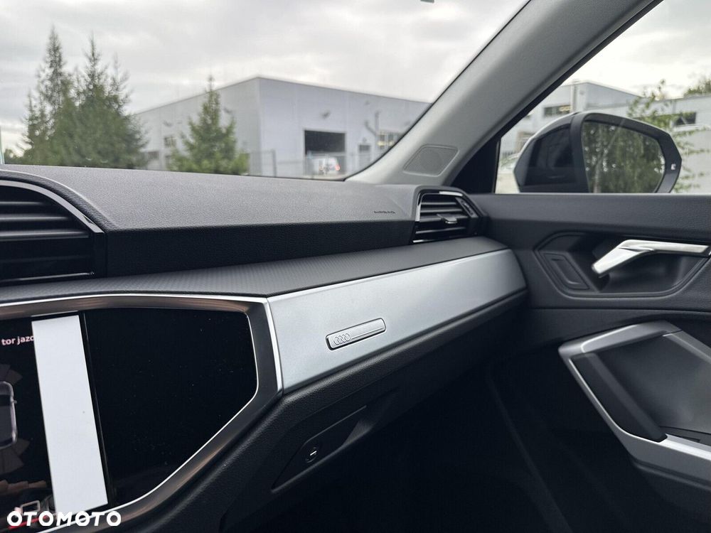 Audi Q3 Sportback - 16