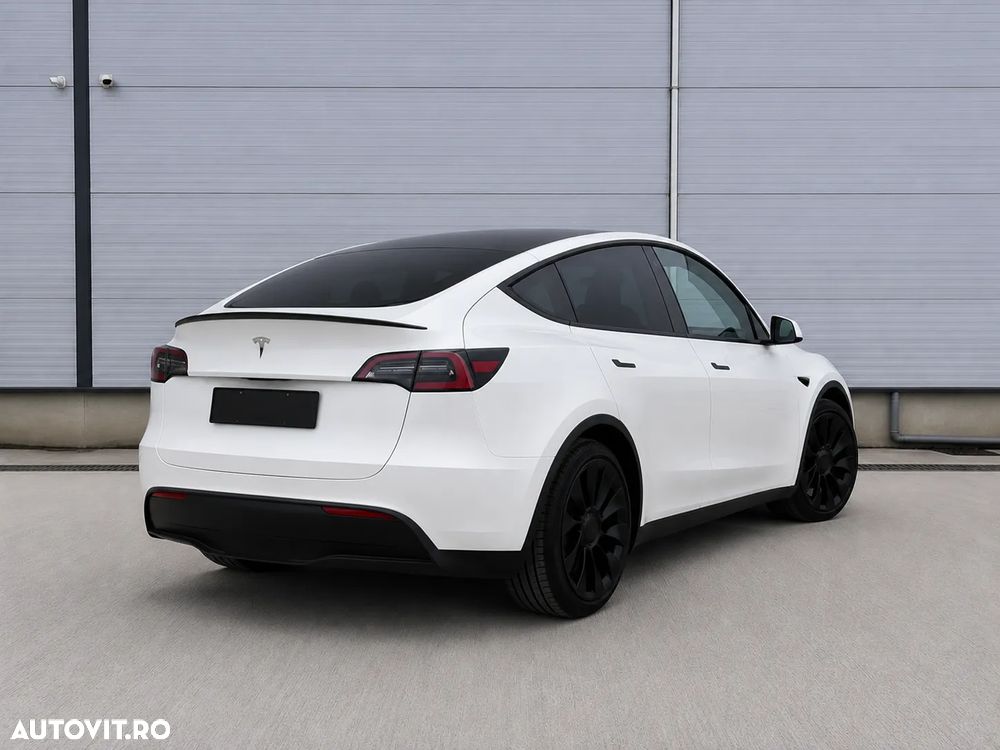 Tesla Model Y - 3