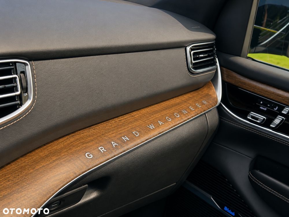 Jeep Grand Wagoneer - 28