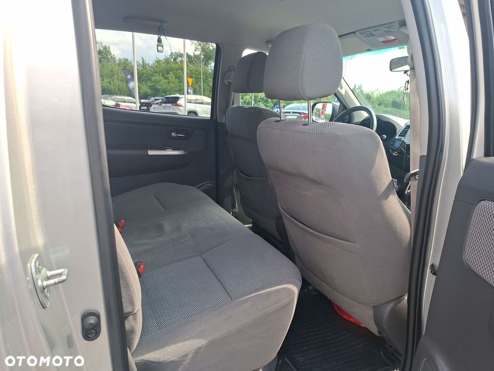 Toyota Hilux 3.0 D-4D SR5 - 10