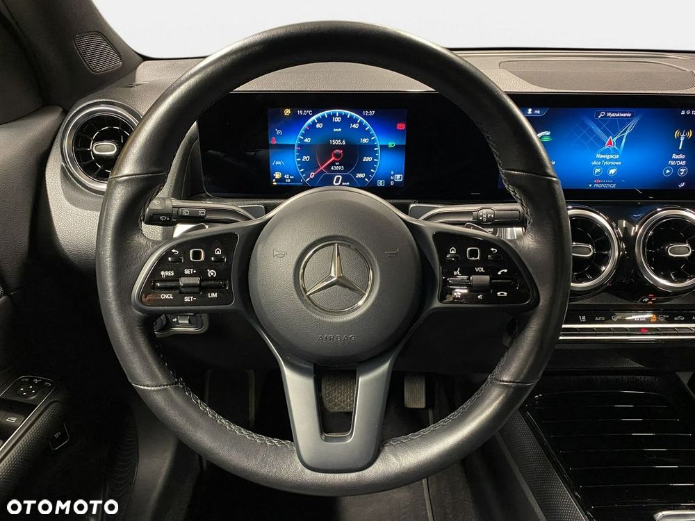 Mercedes-Benz GLB - 22
