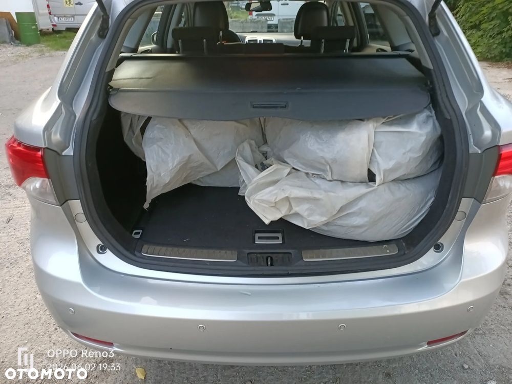 Toyota Avensis 1.8 Sol - 19