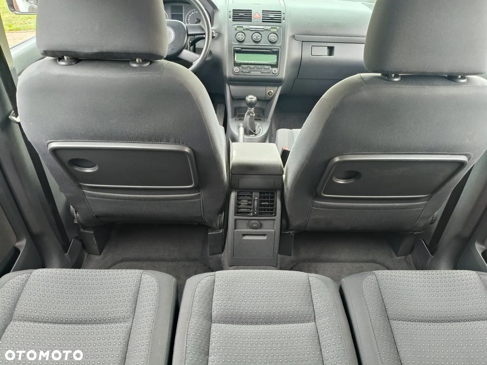 Volkswagen Touran - 12