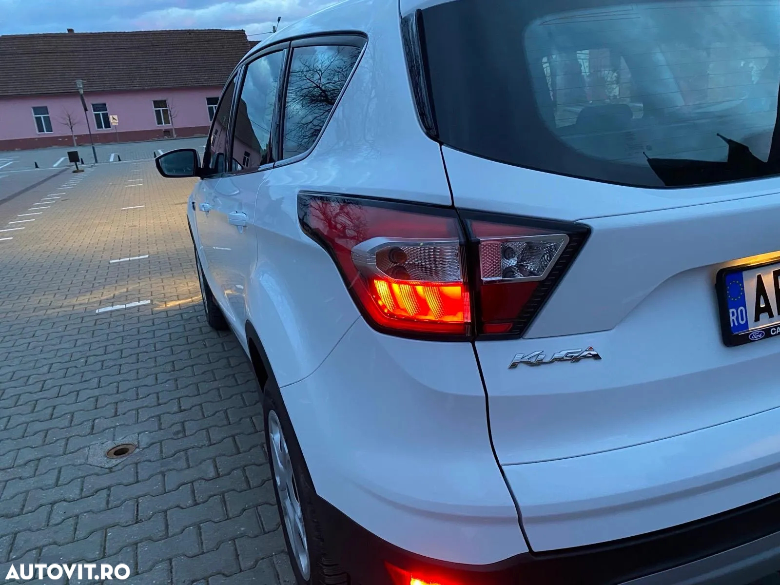 Ford Kuga 1.5 EcoBoost 2x4 Cool & Connect - 4